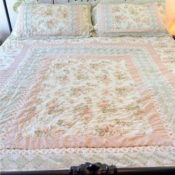 vintage patchwork Other - Vintage 80s 90s Hand Stitched Cottagecore Patchwork Quilt With Shams - 100”x90”